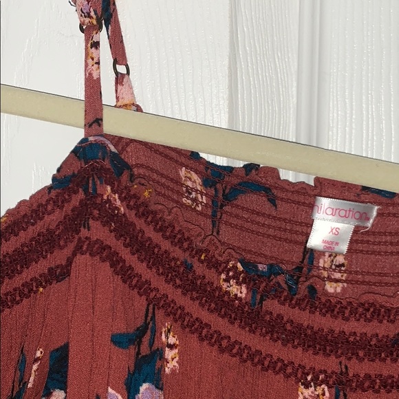 Cold shoulder top - Picture 2 of 2